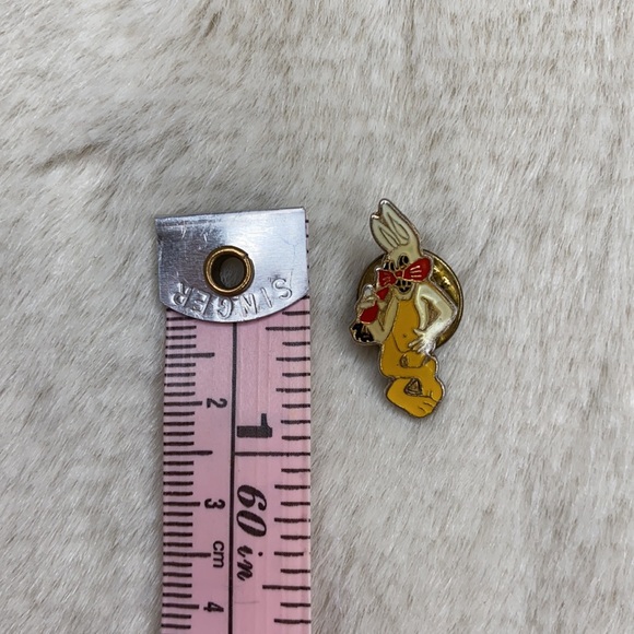 Vintage Bugs Bunny Pin - Picture 4 of 4